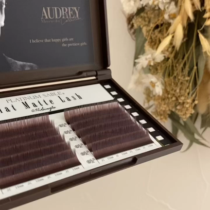 ブラウンのお色味の記事動画