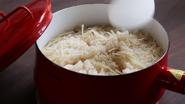 おこげが美味しい！鍋で炊くWしょうがごはんの記事動画