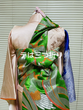 七歳女児の帯結びの記事動画