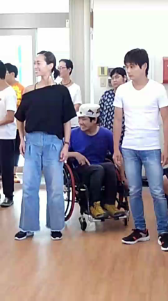 始めてのファションショーの練習風景の記事動画