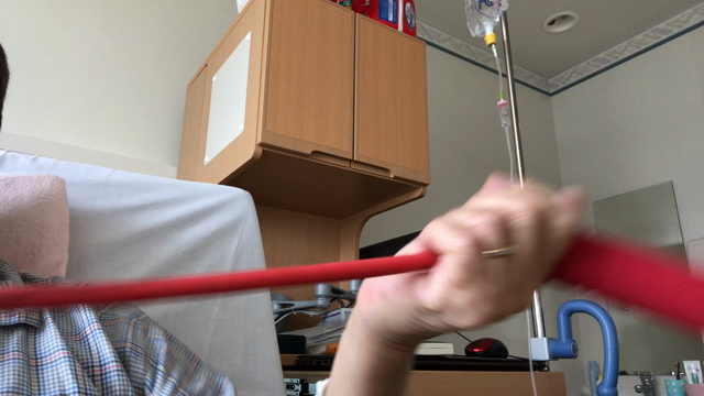 PoｍVd療法５日目、自主トレ用のトレーニングチューブを活用しています。の記事動画