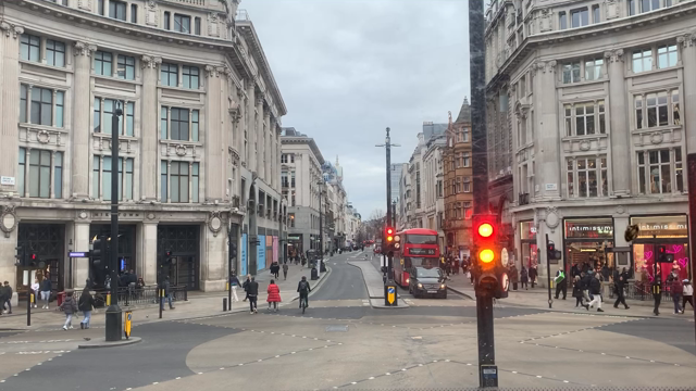 二階建てバスから見たロンドンの眺めの記事動画