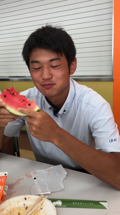 協会サポート★大商学園サッカー部講義＆壮行会でのスイカの早食い～(^^)の記事動画