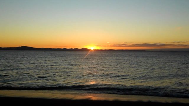 今朝の朝日は動画での記事動画