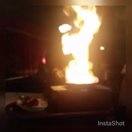 炎の中の焼きバナナ！の記事動画