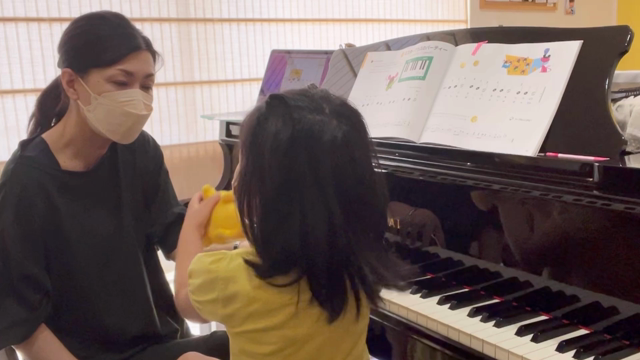 ぬいぐるみも一緒にどうぞ★幼児のレッスンの記事動画