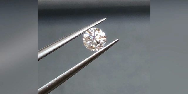 PT900 ダイアモンド0.3ct×2pc オーダーピアスの記事動画