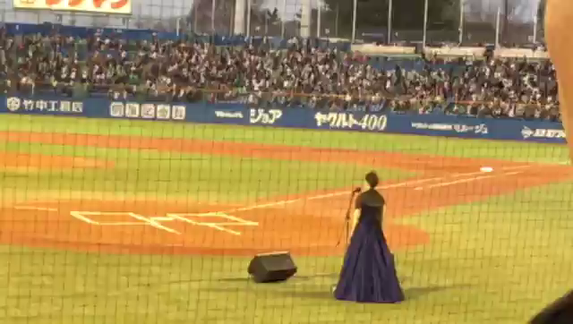 【神宮球場国歌独唱】任務終了の記事動画