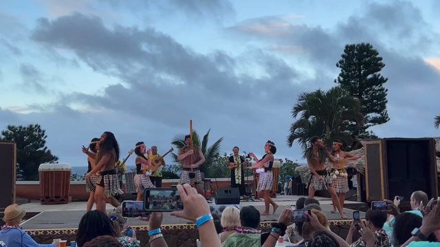 ハワイアン文化が体験できるディナーショーの記事動画