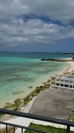 【宮古島旅行2】宝石の様なエメラルドグリーンの海に触れて～足元編～の記事動画
