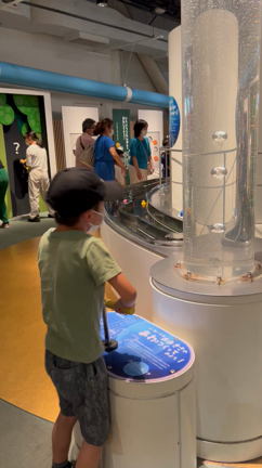 猛暑の一昨日は水族館  暑さ和らいだ昨日はプラネタリウム  バァバは体力の続く限り孫にお付き合いの記事動画