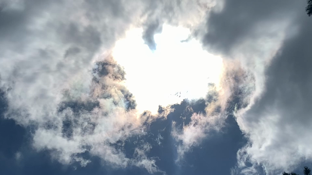 温帯低気圧が抜けた後の空の記事動画