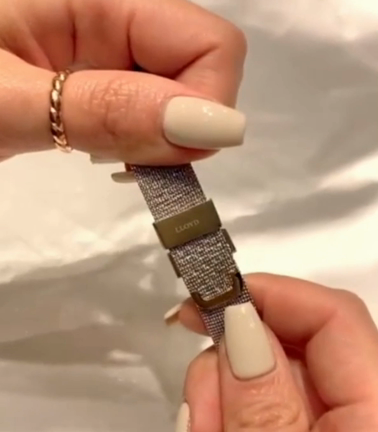 LLOYD シマーブライト Apple Watch メッシュストラップ⌚️ バックルの開け方動画の記事動画