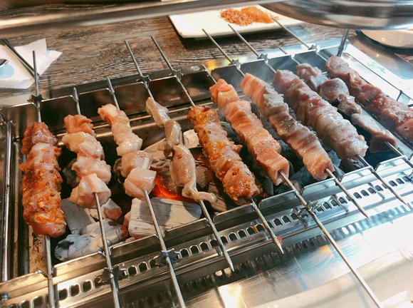 ソウル　ヤンコチ食べ放題　★무한리필 양꼬치★の記事動画