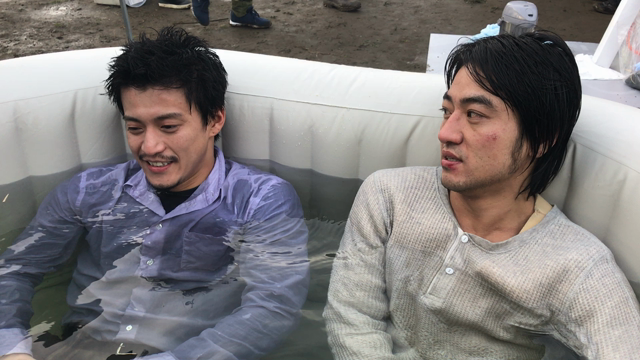 【今夜スタート&amp;初公開動画】小栗さんが温泉につかりながら圧巻アクションを振り返る！の記事動画