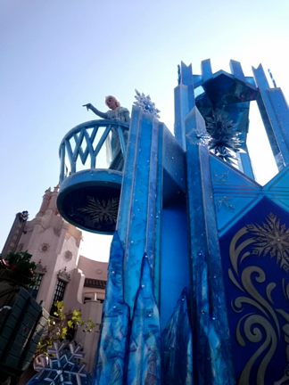 【上海なう】上海ディズニーランド いきなりパレード遭遇の記事動画
