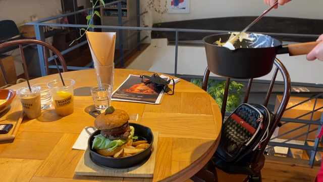 完全粉砕された店内とレセプションカウンターの写真を公開します|くせ毛専門美容室&骨膜整体defの記事動画