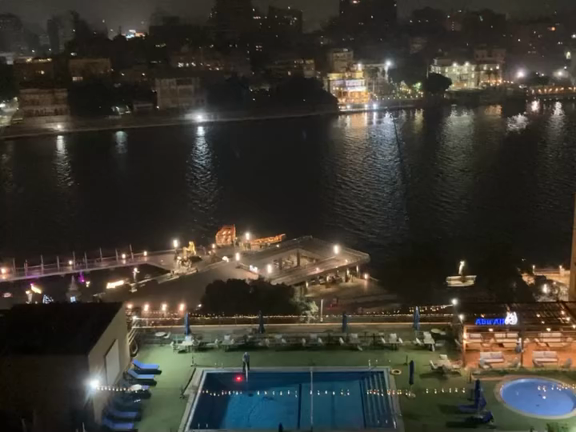 ナイル川を目の前にの記事動画