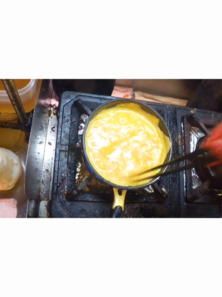 店内で、オムライスの作り方無料公開の記事動画