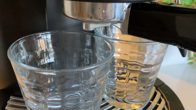 おうちカフェ編　ラテアートの記事動画