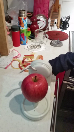 りんご一瞬で剥けるの記事動画