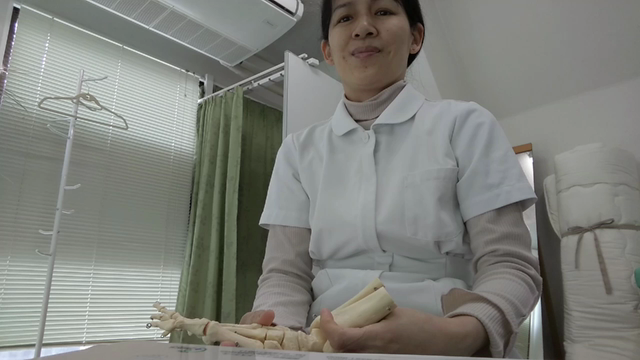 ノドのツボの揉み方　動画ですの記事動画