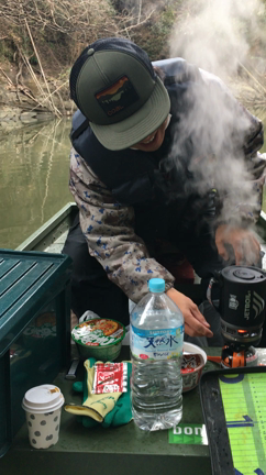 "船上ランチ"。の記事動画