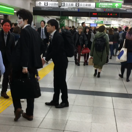 新宿駅なうの記事動画