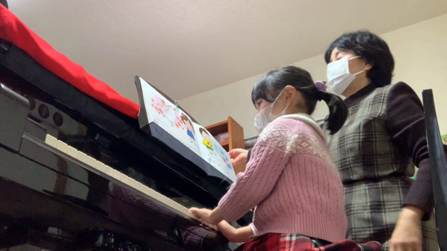 ピアノが弾けた喜びから集中力がぐ〜んと増した年中さんの記事動画