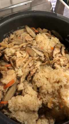 カレーもつ鍋と鶏牛蒡ときのこの炊き込みご飯の記事動画