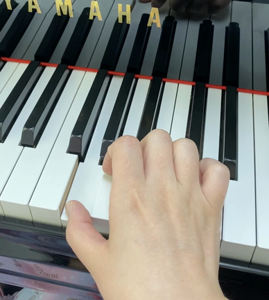 はじめての指の動き♪ひとつひとつ一緒に成長していこう！の記事動画