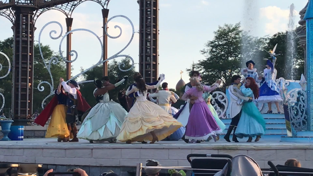 Auberge de Cendrillon   プリンセスに会えるレストランの記事動画