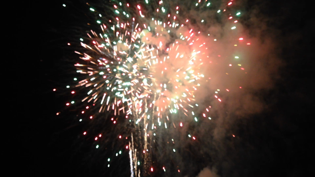 独立記念日の花火の記事動画