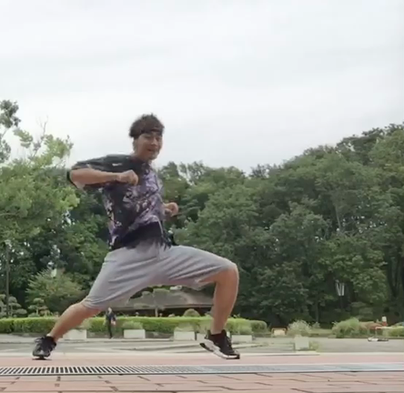 ダンススクールの生徒達を誘って自然公園でダンス&ガチ鬼ごっこ Pt.2の記事動画