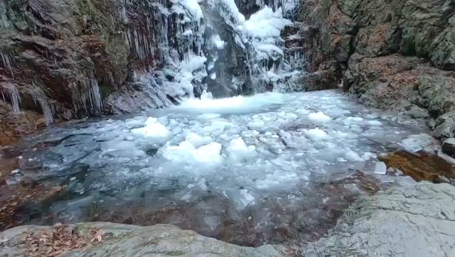 【読者投稿】凍った払沢の滝の記事動画