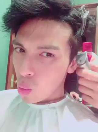 刈り上げるか の巻 アレクサンダー オフィシャルブログ ねこのしっぽ欲しいな Powered By Ameba