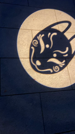 京都：伏見稲荷大社:三ノ峰にて鳥居書きのご奉仕の記事動画