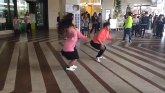 フラッシュモブは幸せよー！！の記事動画