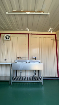 内海まるはち海の家搬入工事。の記事動画