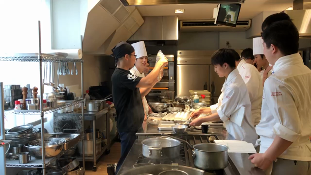 TBC調理師専門学校で新入社員が講師デビューの記事動画