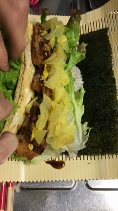 【恵方巻】月のかに座の日の節分　ラッキーカラーはグレー（釜揚げしらす）＋ヒレカツも頂くの記事動画