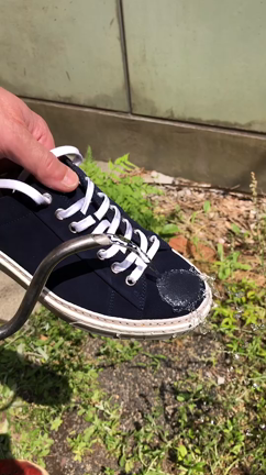 靴選びの豆知識・３　スエードは水に弱い？の記事動画