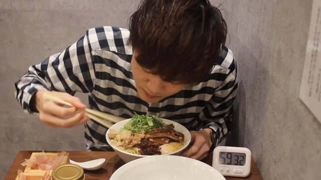 【あの小宮】1キロラーメン5杯チャレンジ！！の記事動画