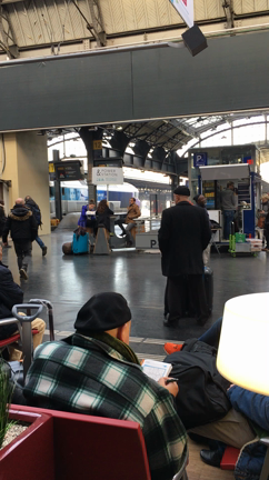 パリ東駅 悲劇の駅から希望の駅にの記事動画