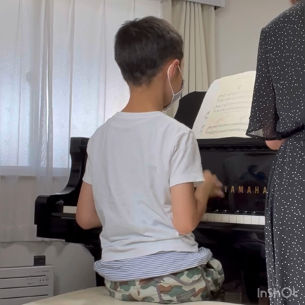子供のピアノレッスン(小学生,初心者)/ 燕市 アラモードピアノ教室の記事動画