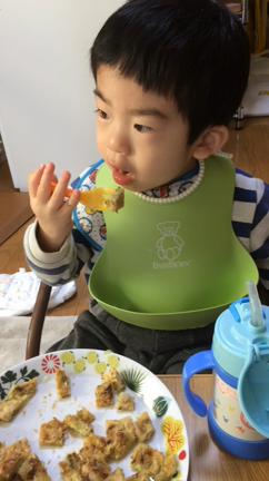 フォークで食べるのが上手になりました！の記事動画