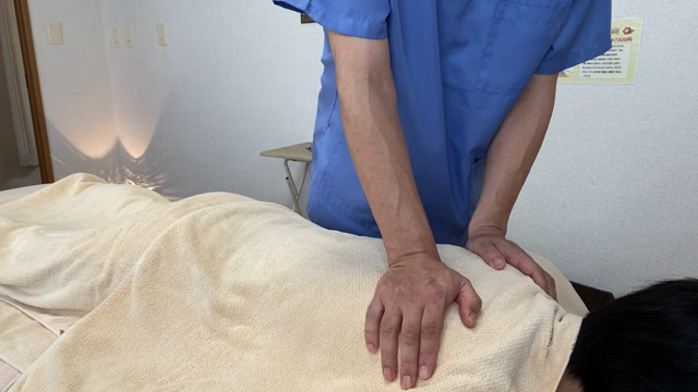 9月から院長もリラクゼーションに仲間入り。院長の全身ほぐし紹介。の記事動画