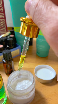 アロマ美容液プラスハンドクリーム〜ゼラニウム、コパイバ、フランキンセンス、ヘリクリサム、ラベンダの記事動画