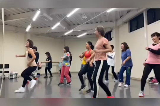 女性トレーナー紹介の記事動画