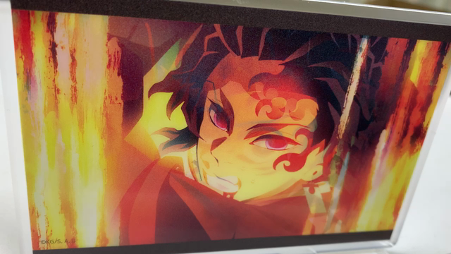 重なるアクスタの記事動画